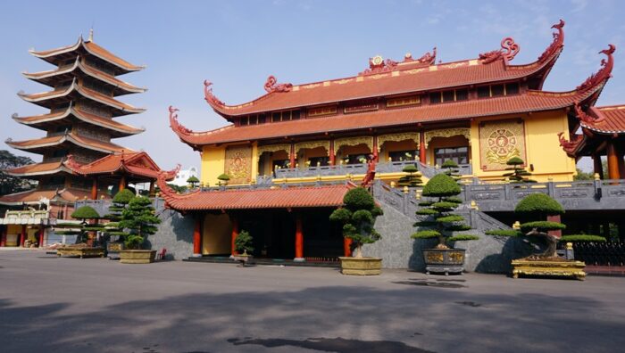 Chùa việt nam quốc tự ở đâu khám phá ngôi chùa đẹp ở sài gòn halotravel