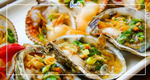 Có những món hải sản đặc sản nào ở Hà Nội mà du khách không nên bỏ qua?
