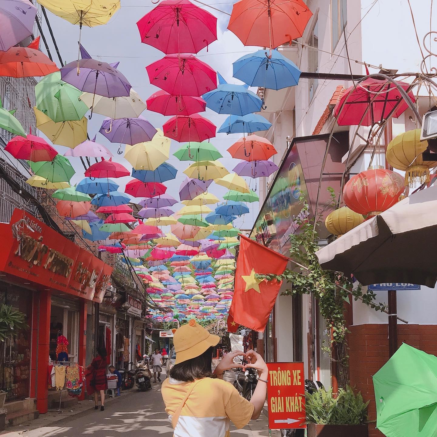 Đường ô làng lụa Vạn Phúc Hà Đông đẹp mê ở ngay Hà Nội - HaloTravel