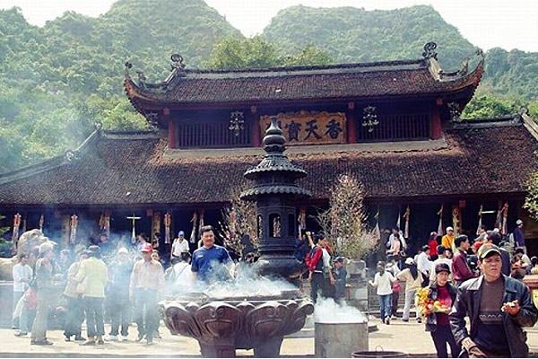 Kinh nghiệm đi chùa Cái Bầu Quảng Ninh từ A-Z - HaloTravel