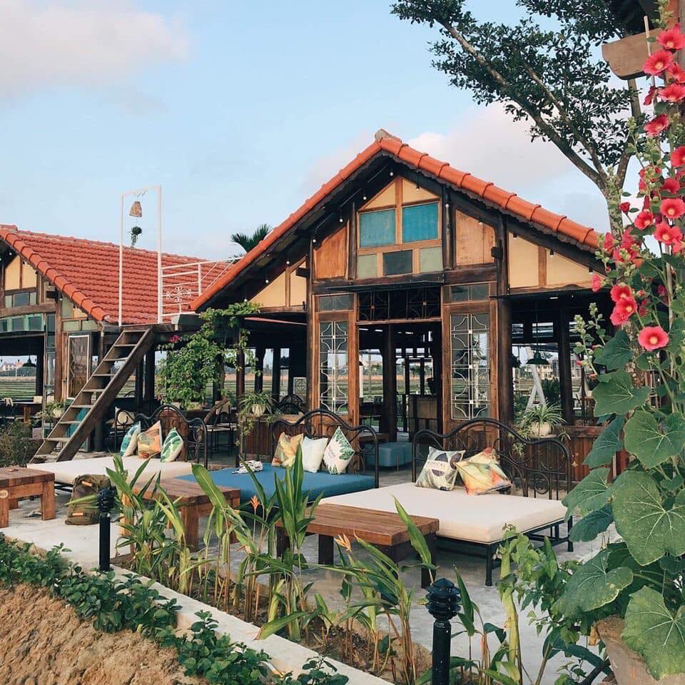 Roving ChillHouse: Quán Cafe giữa cánh đồng xanh lạ lùng ở Hội An