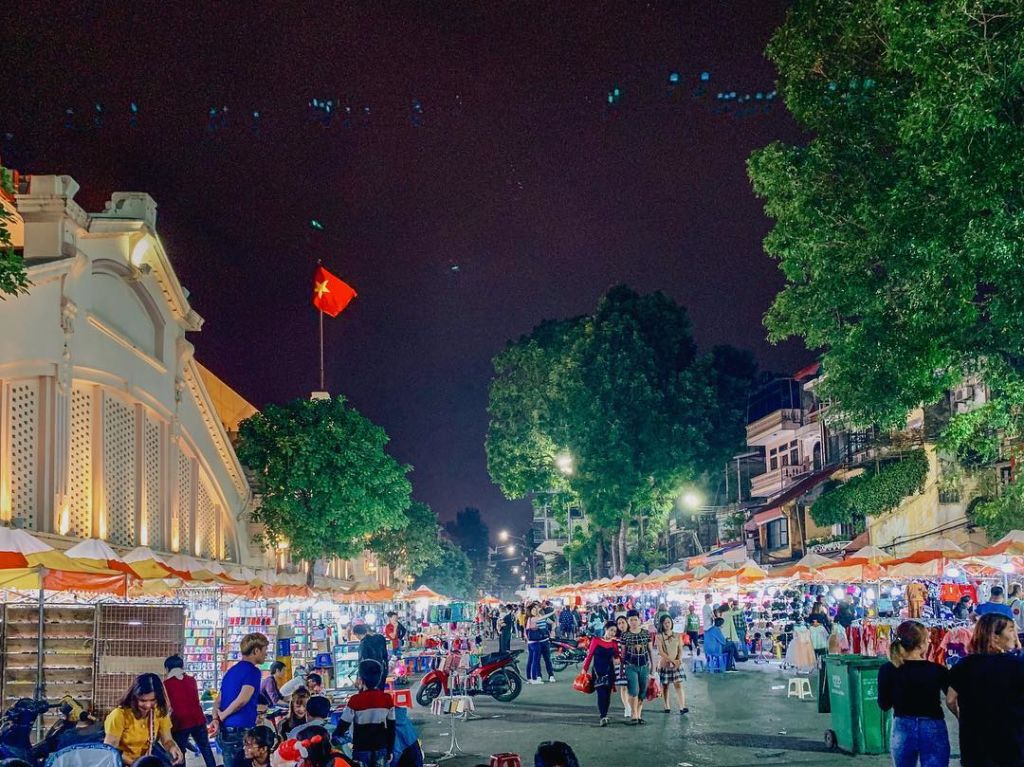 Chợ đêm phố cổ: Thiên đường ẩm thực, mua sắm, giải trí ở Hà Nội