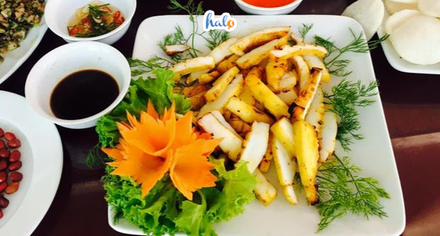 Nhà hàng hải sản nằm gần bãi biển Lá Cọ ở Quảng Bình là gì?

