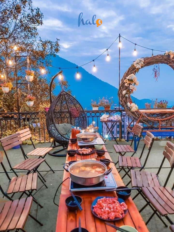 Bàn ăn ngoài trời tại Roses Villa Tam Đảo