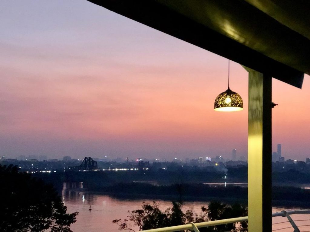 Ghé 8 nhà hàng bên sông ở Hà Nội view đẹp, đồ ăn ngon - HaloTravel
