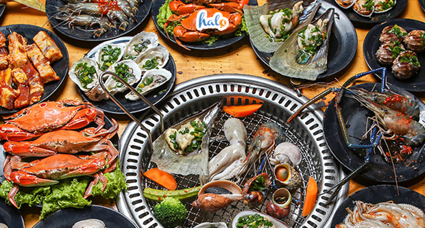Những món ăn kèm phổ biến nào thường được kết hợp với lẩu hải sản tại Hải Phòng?