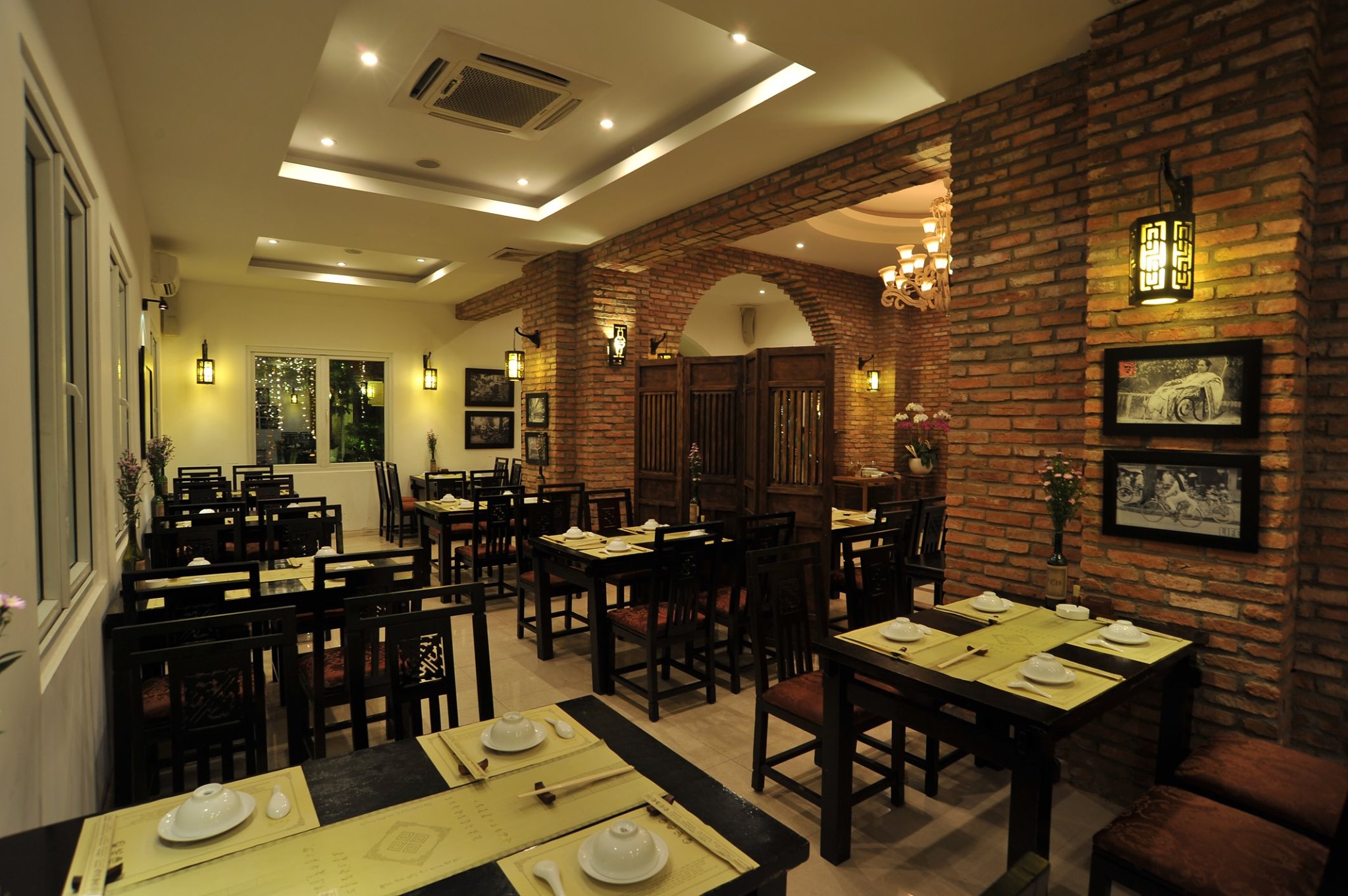 Không gian nhà hàng Cơm niêu Sài Gòn