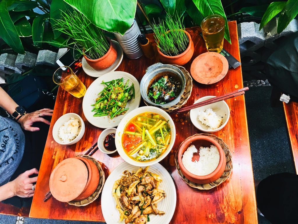 Tìm về hương xưa với 10 quán cơm niêu Sài Gòn nổi tiếng - Halo Travel