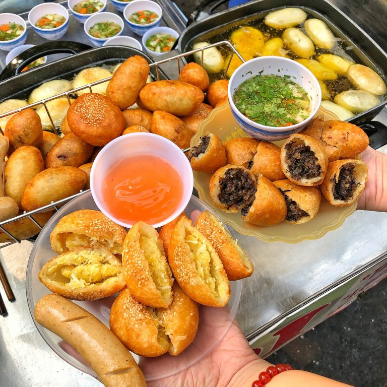 9 quán bánh rán mặn Hà Nội nhân ngon, nước chấm đậm đà - HaloTravel