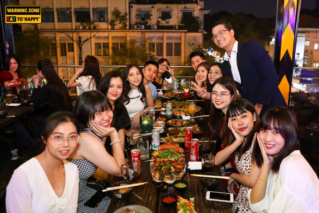 Quán Warning Zone Không gian cá tính và món Việt đặc sắc Halo Travel