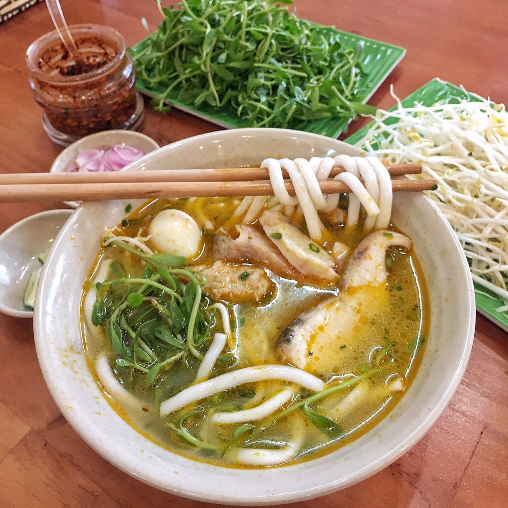 banh canh ca loc an