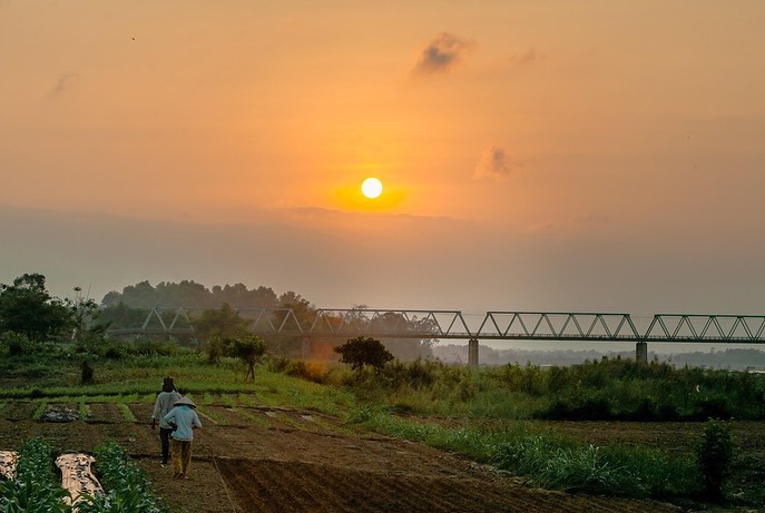 ngam hoang hon tren song